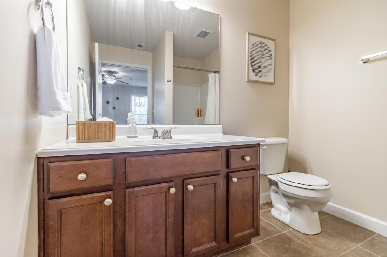 Contemporary Stay In Central Пеория Екстериор снимка